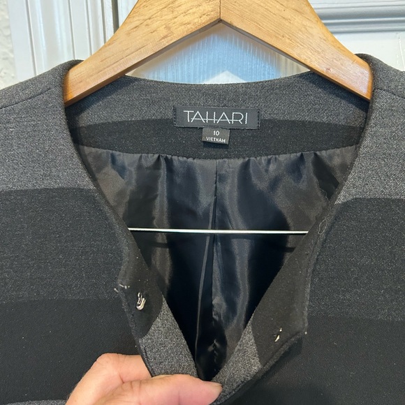 Tahari Women’s Sweater/Jacket Size 10 - Picture 3 of 3